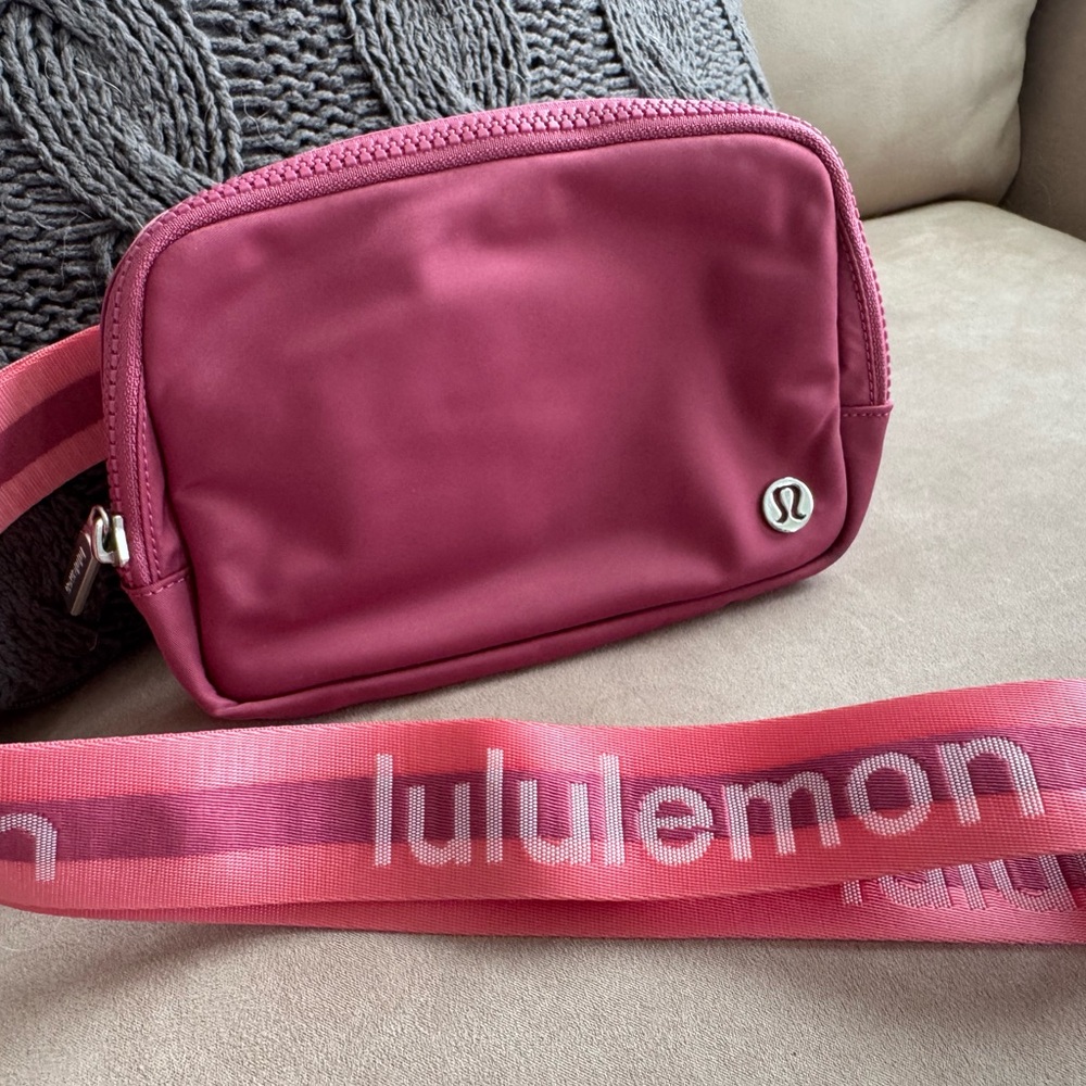 Lululemon Everywhere Wordmark belt bag crossbody washed mauve sakura pink 1L